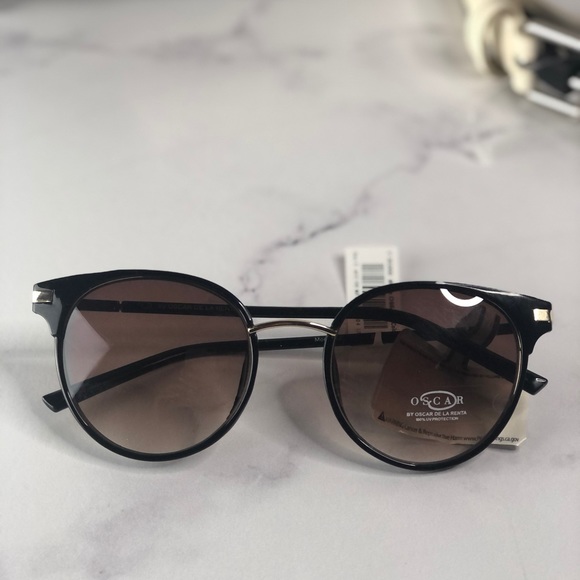 Medium Black Purse, Oscar De La Renta Shades, Belt - Picture 5 of 7